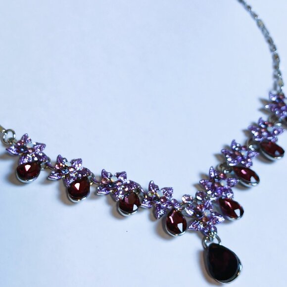 PURPLEs MAUVEs Statement Necklace & 2 Pairs of Earring Glass Worn Once - Picture 3 of 6